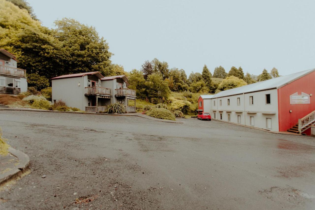 Waitomo Village Chalets Home Of Kiwipaka Waitomo Caves Exterior foto